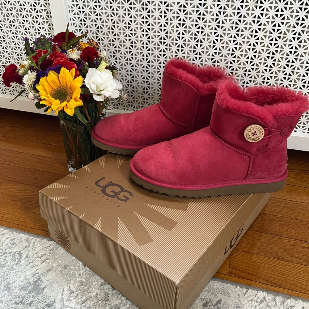 Ugg Pink Mini Bailey Button Size 8